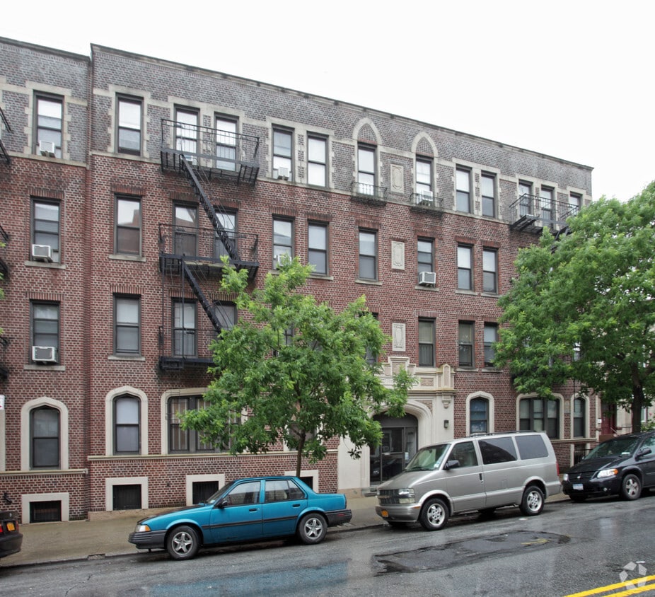 Primary Photo - Parkway Court