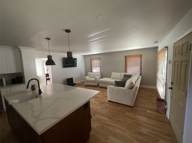 Foto del edificio - 720 Oakwood Ave