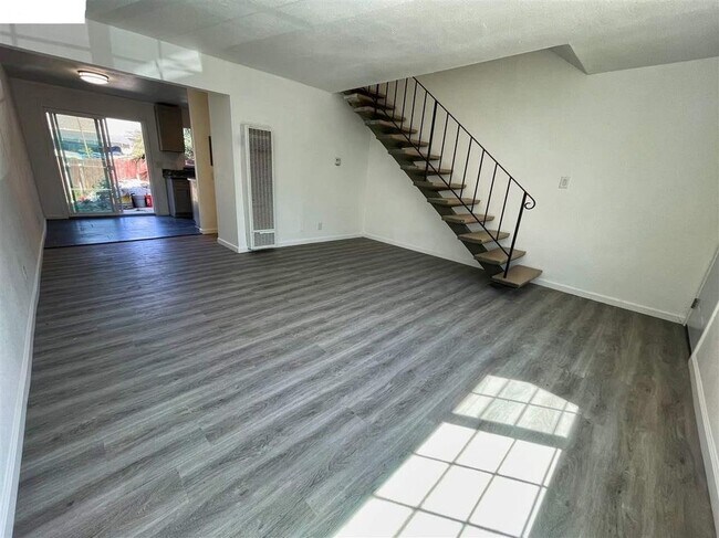 Building Photo - 746 Sheridan St