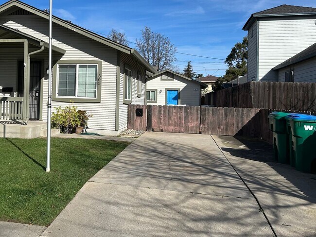 Foto del edificio - Beautiful 2 bedroom/2 bathroom Available soon!