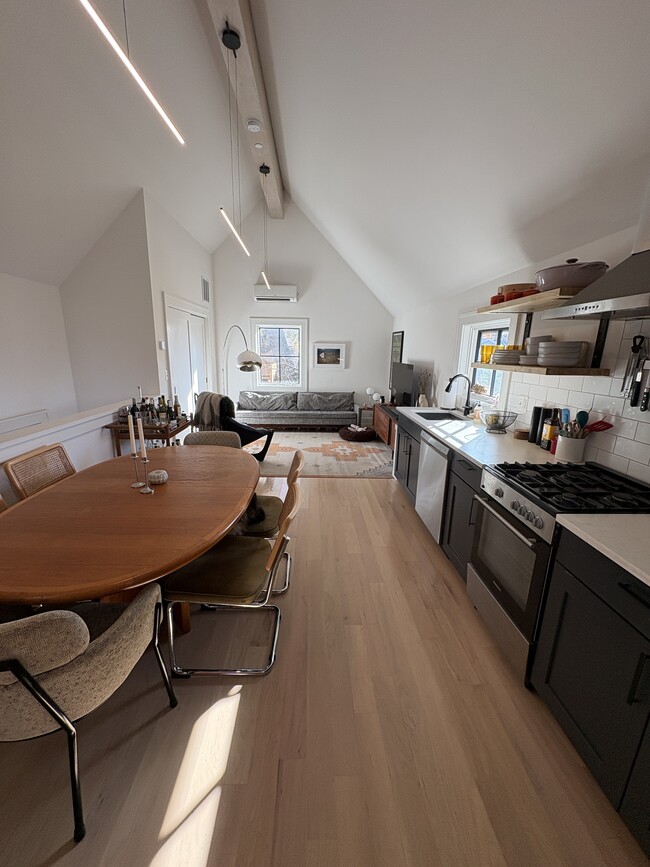 Foto del edificio - 1265 Hamlin St NE