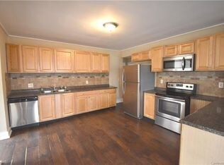 Building Photo - 4 Bedrom Country Living In The City