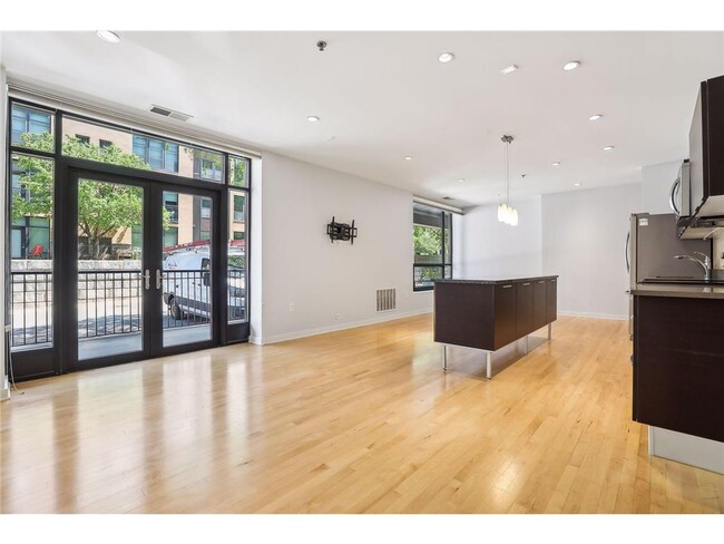 Foto del edificio - 3116 W Lake St