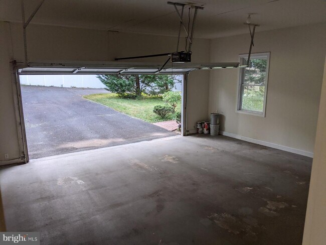Building Photo - 6340 Old Dominion Dr