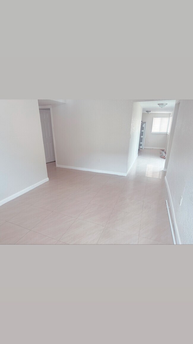 Foto del edificio - 1044 SW 28th Ave