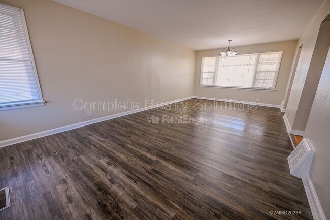 Foto del edificio - 10200 Tappan Dr
