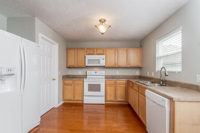 Building Photo - 2694 Sutherland Dr