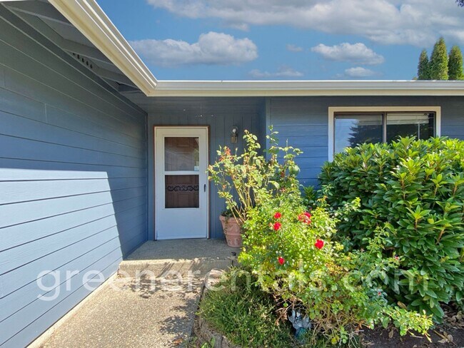 Foto del edificio - Coming Soon! 3BR 1.75BA Rambler in Olympia...