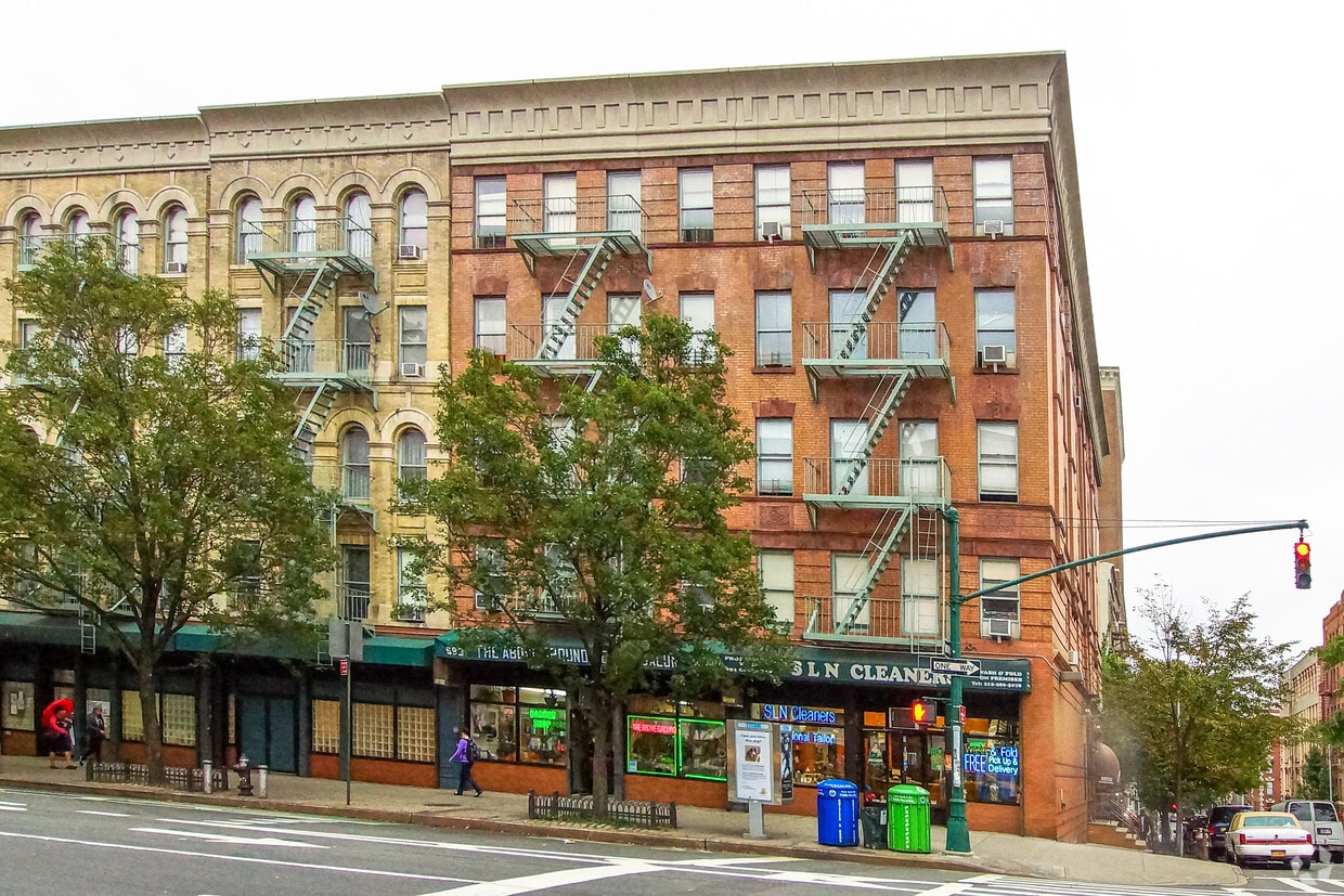 Building Photo - 71 W 108th St