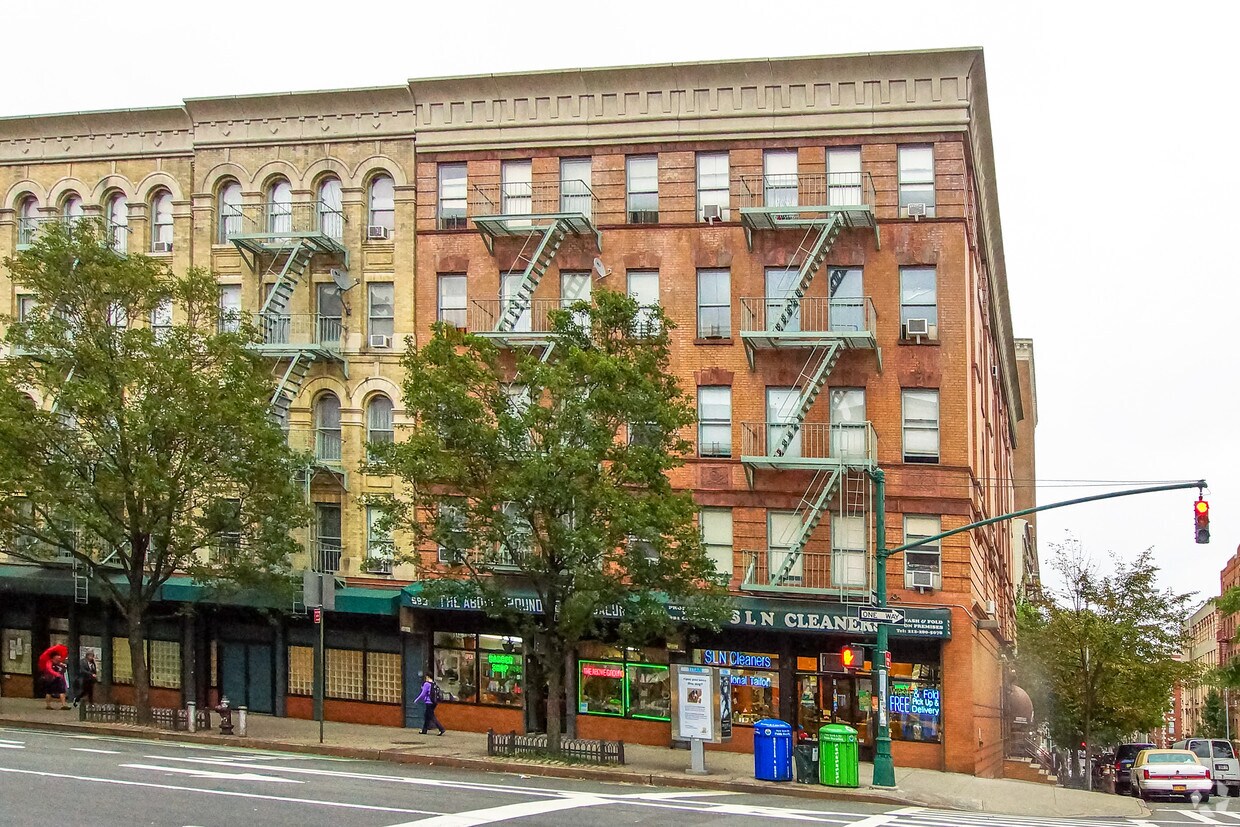 Foto del edificio - 71 W 108th St