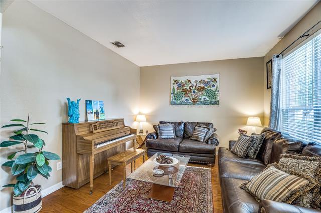 Foto del edificio - 3104 Spring Hill Ln