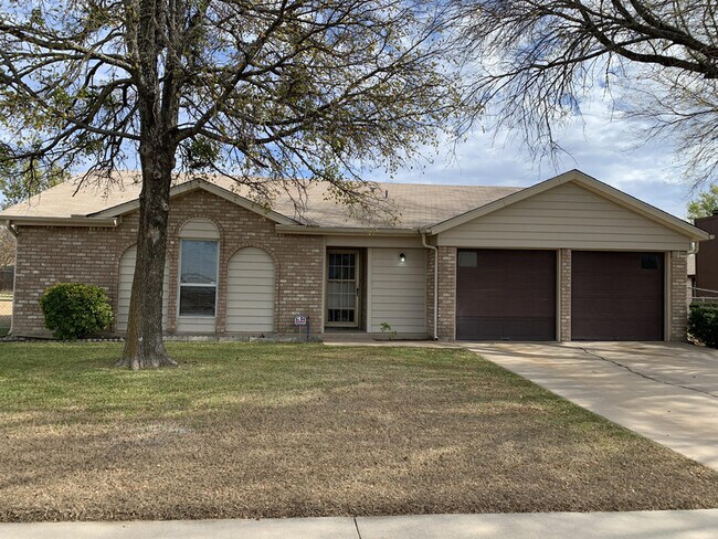 Building Photo - 2002 Robert E Lee Dr