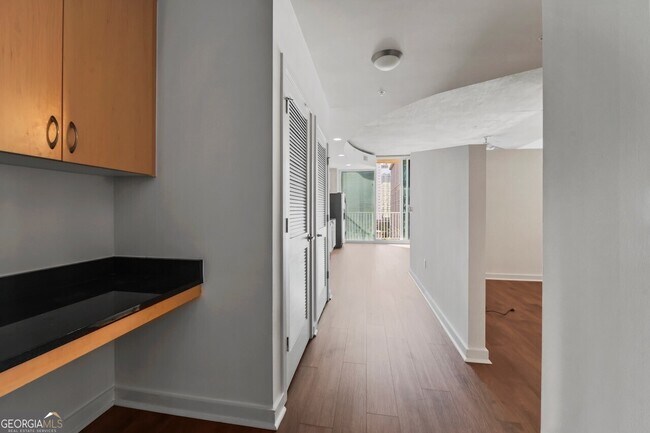 Foto del edificio - 400 W Peachtree St NW