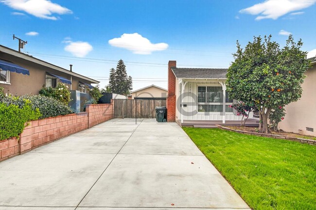 Building Photo - 1200 E Elgenia Ave