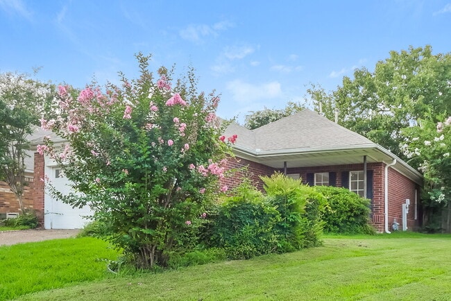 Building Photo - 8170 Timber Knoll Ln