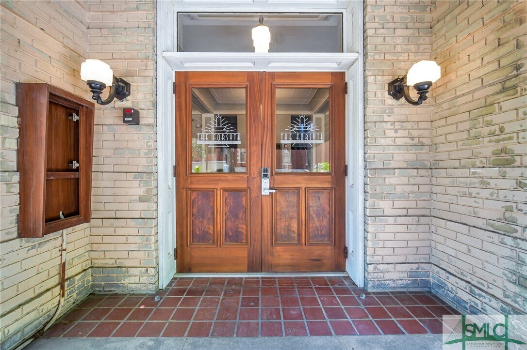 Primary Photo - 106 W Gwinnett St
