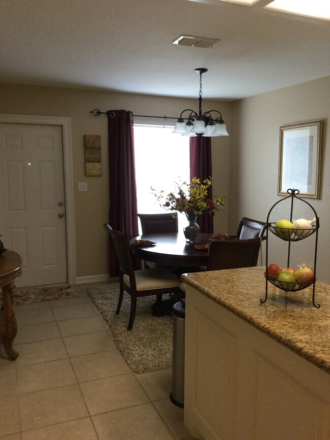 Comedor - 2706 Bobcat Ln