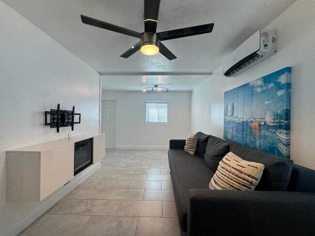 Building Photo - 1/1 Duplex in Daytona Beach Shores