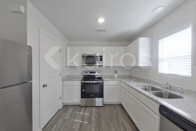 Building Photo - 1249 Cathedall Ave