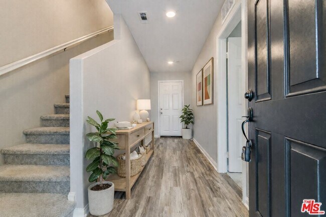 Building Photo - 713 Daniel Freeman Cir