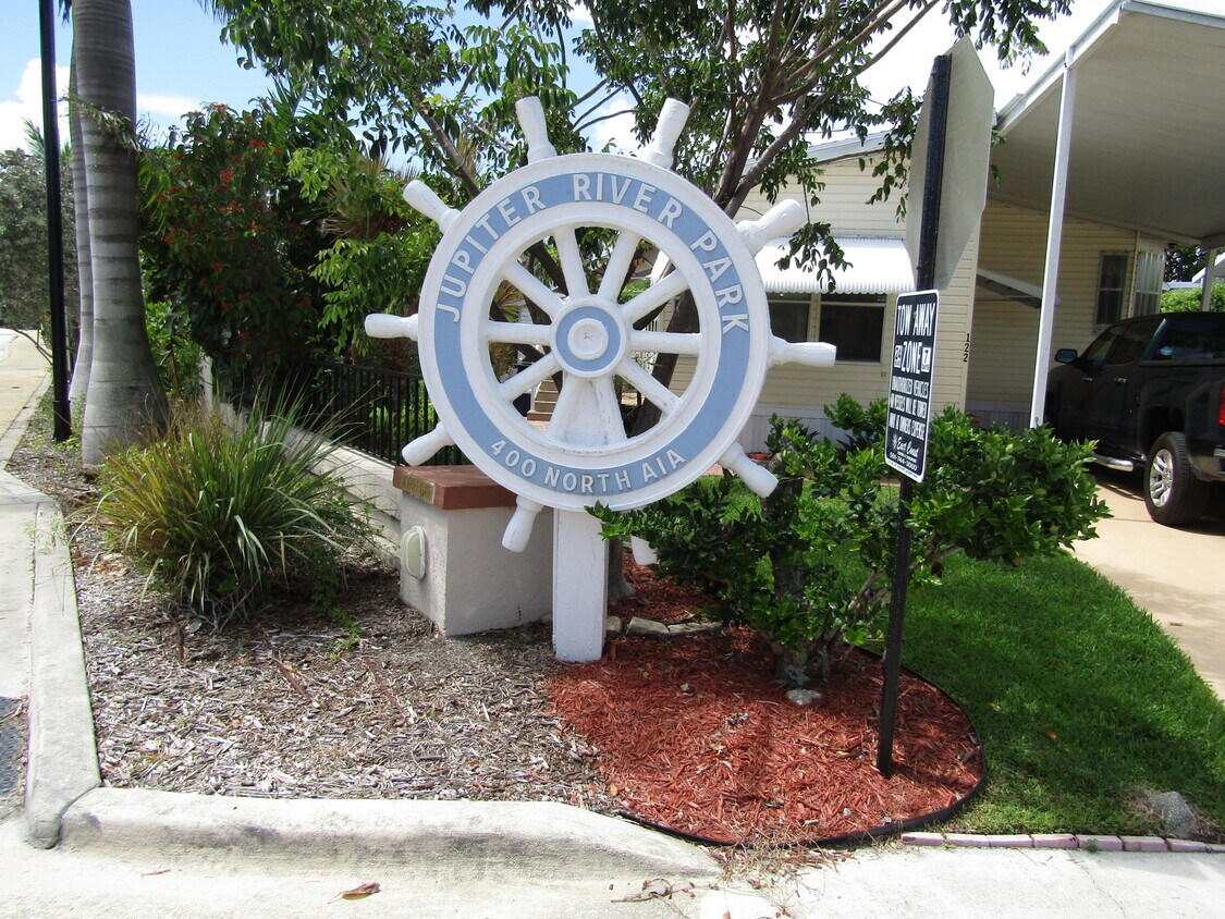 Primary Photo - 400 Florida A1A