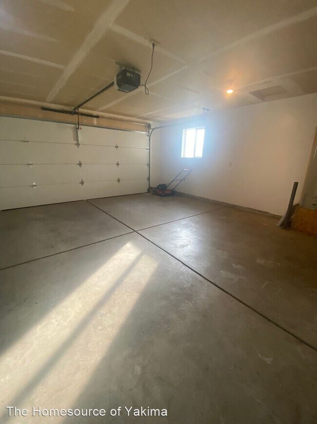 Building Photo - 3 br, 2 bath House - 2230 S. 66th Avenue