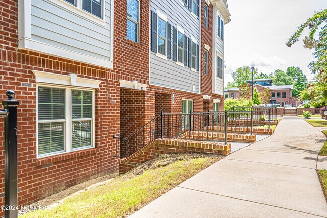 Foto del edificio - 45 Brownstone Ln