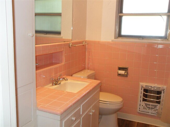 Building Photo - 1024 Eunice St