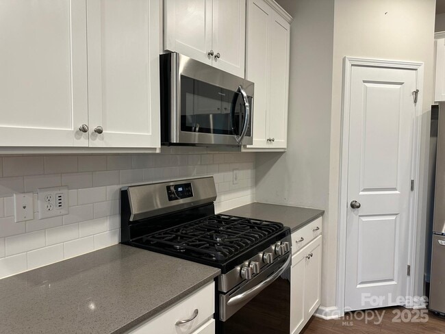 Building Photo - 14140 Castle Nook Dr