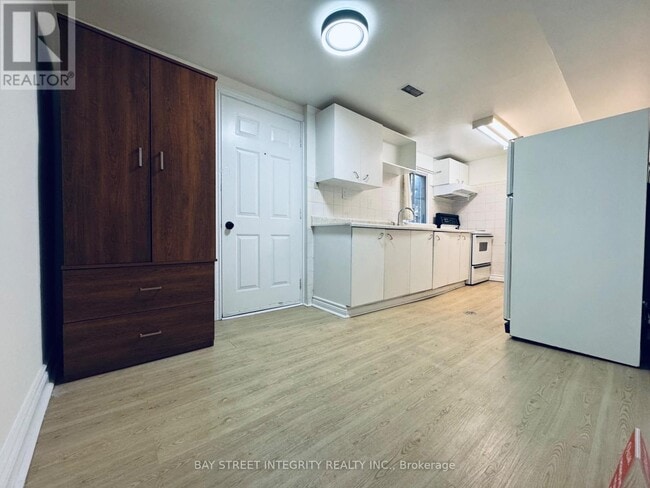 Building Photo - 4145 Quaker Hill Dr