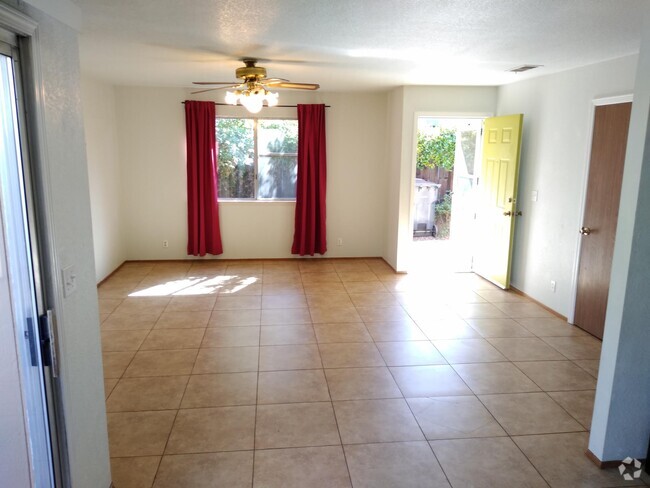 Building Photo - 615 Oriole Ave