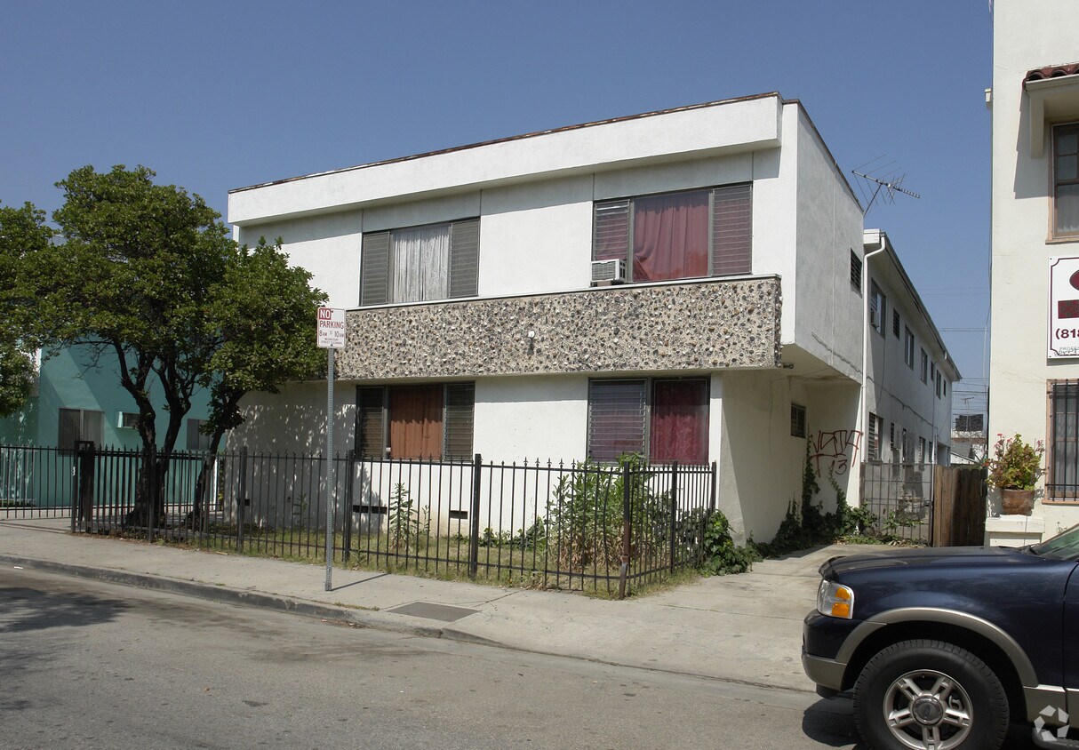 Building Photo - 632 N St Andrews Pl
