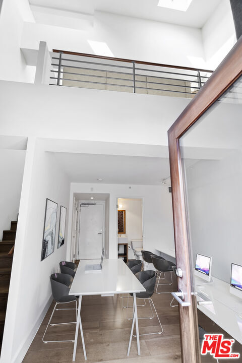 Building Photo - 940 E 2nd St