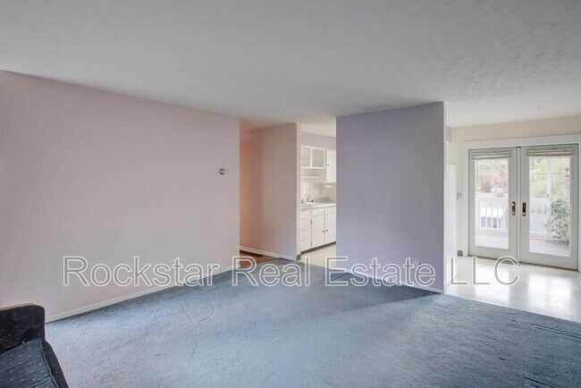Building Photo - 6011 N Forest Blvd