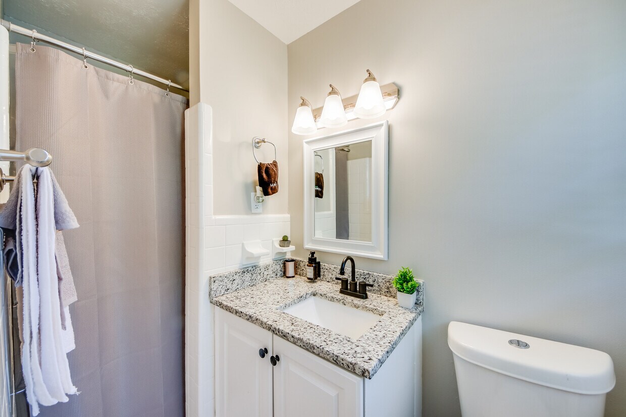 Foto principal - 6903 Doncaster Rd