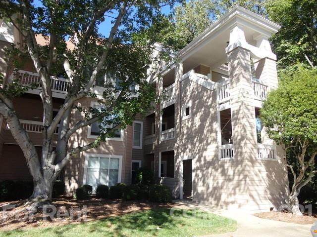 Building Photo - 728 Southwest Dr
