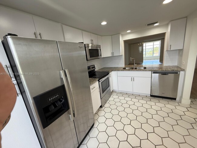 Foto del edificio - 441 NE 195th St