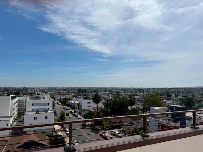 Foto del edificio - 4186 S Western Ave