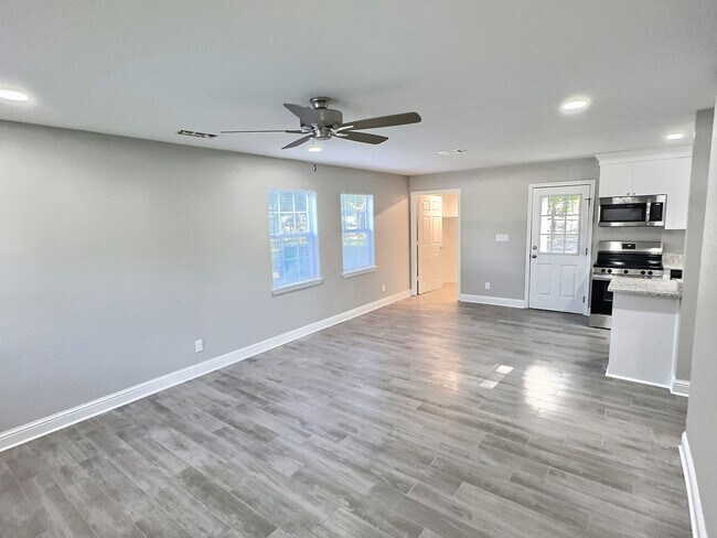 Foto del edificio - Newly remodeled 3/1 home near Downtown Oce...