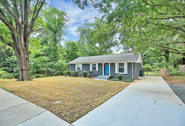 Foto del edificio - 4109 Oak Forest Dr