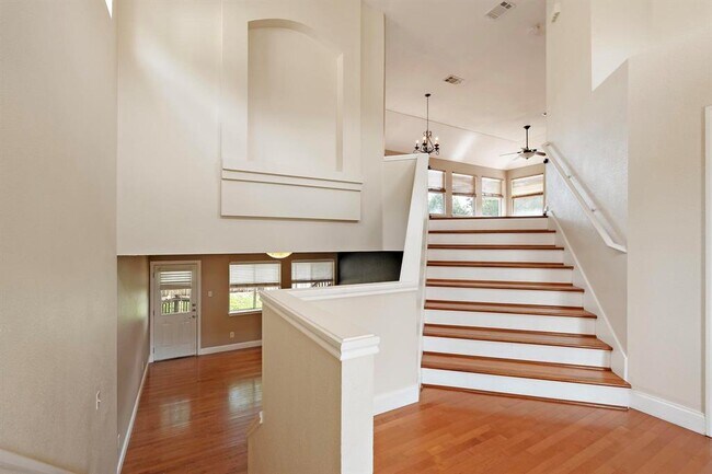 Foto del edificio - 1806 Rosenborough Ln N