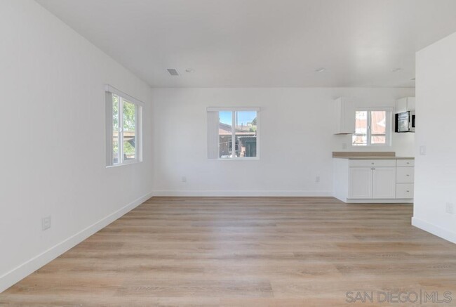 Foto del edificio - 3681 Swift Ave
