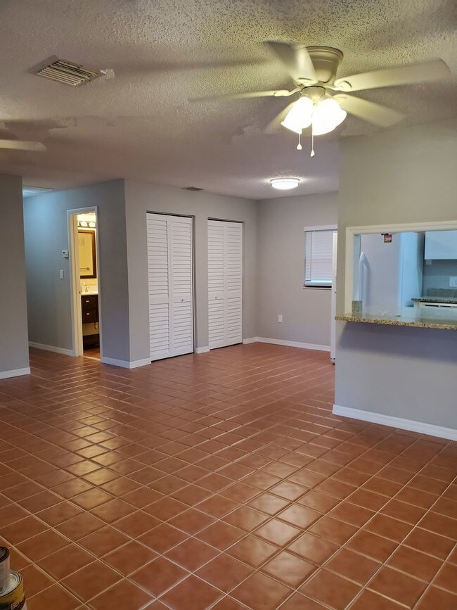 Building Photo - 507 S Jasmine Ave