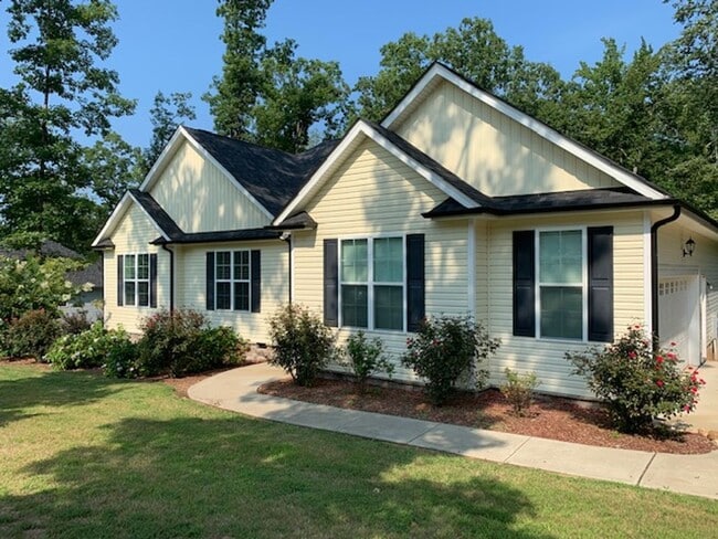 Building Photo - Adorable Ranch Home in a Great Neighborhood!