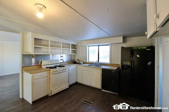 Foto del edificio - New Price!!!!- 4BD/1.5BA Unit in the Center of Downtown Fraser!