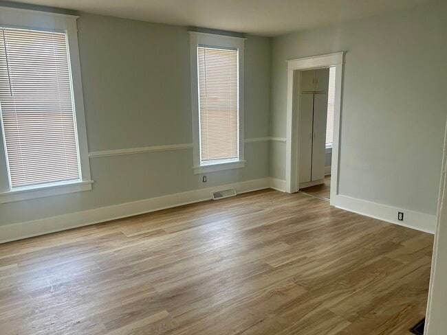 comedor - 208 N Normal St