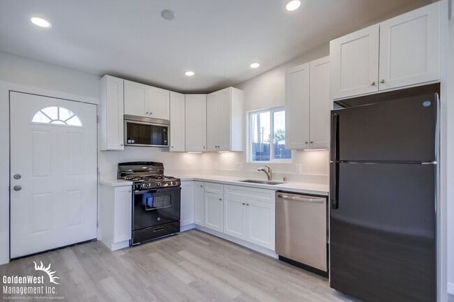 Foto del edificio - Remodeled 2Bdm 1Ba Apartment with Spacious Yard in La Mesa