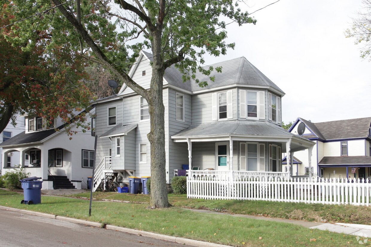 1354 Wealthy St SE, Grand Rapids, MI 49506 Apartments in Grand Rapids