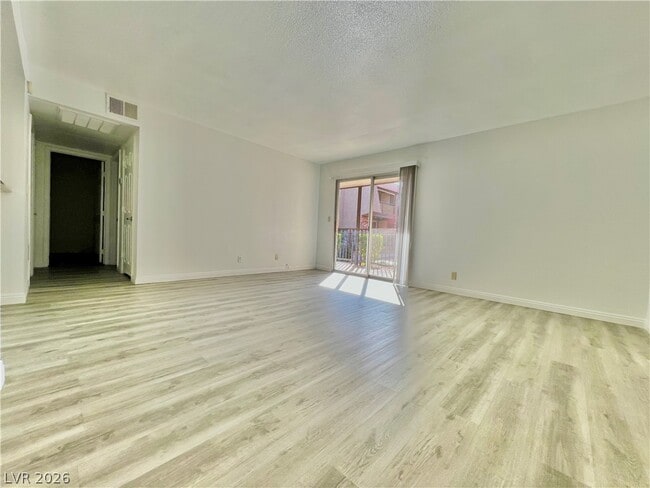 Foto del edificio - 4380 Sandy River Dr