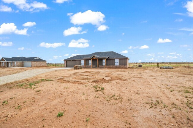 Building Photo - Country Living In Roosevelt ISD!